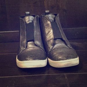 Once worn shoes but in great condition!